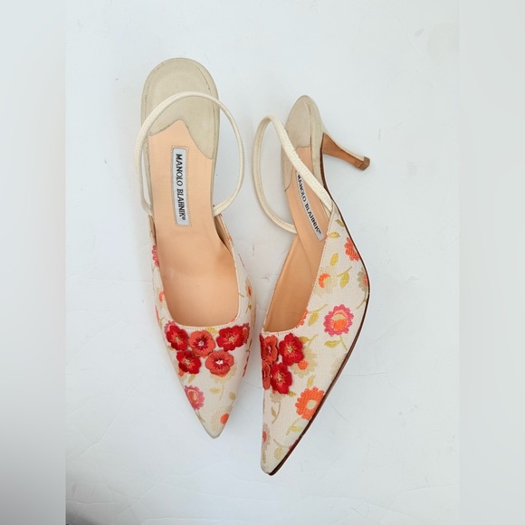 Manolo Blahnik Vintage Floral Embroidered & appliqué Slingback Kitten Pumps 43.5 - Picture 1 of 9